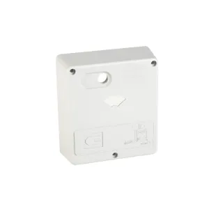 030000212 - Bonnet with screws