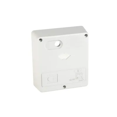 030000212 - Bonnet with screws